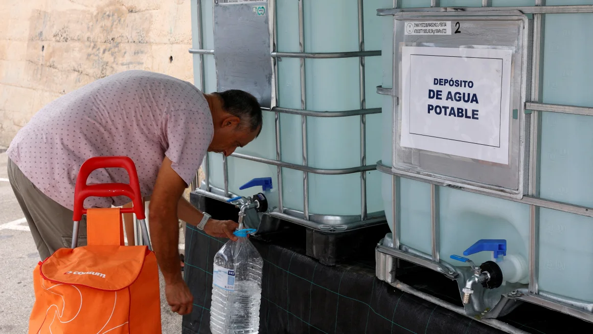 Tourist Hot Spot in Spain Faces Severe Water Crisis as Tap Water Becomes Undrinkable