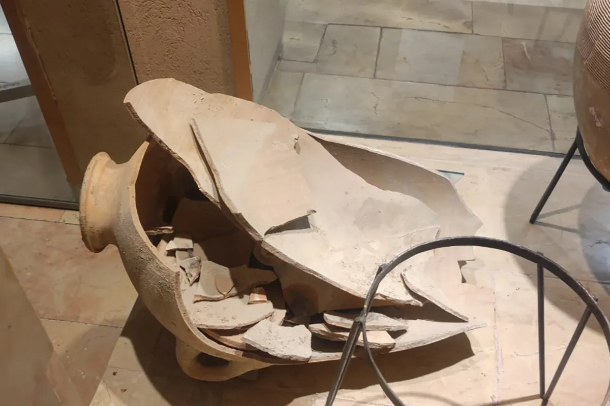 4-Year-Old Accidentally Shatters 3,500-Year-Old Bronze Age Jar at Israeli Museum