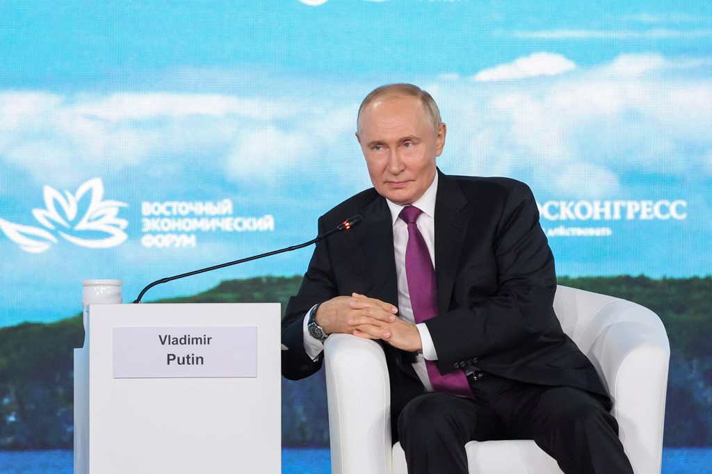 Putin claims he wants Harris to win US election