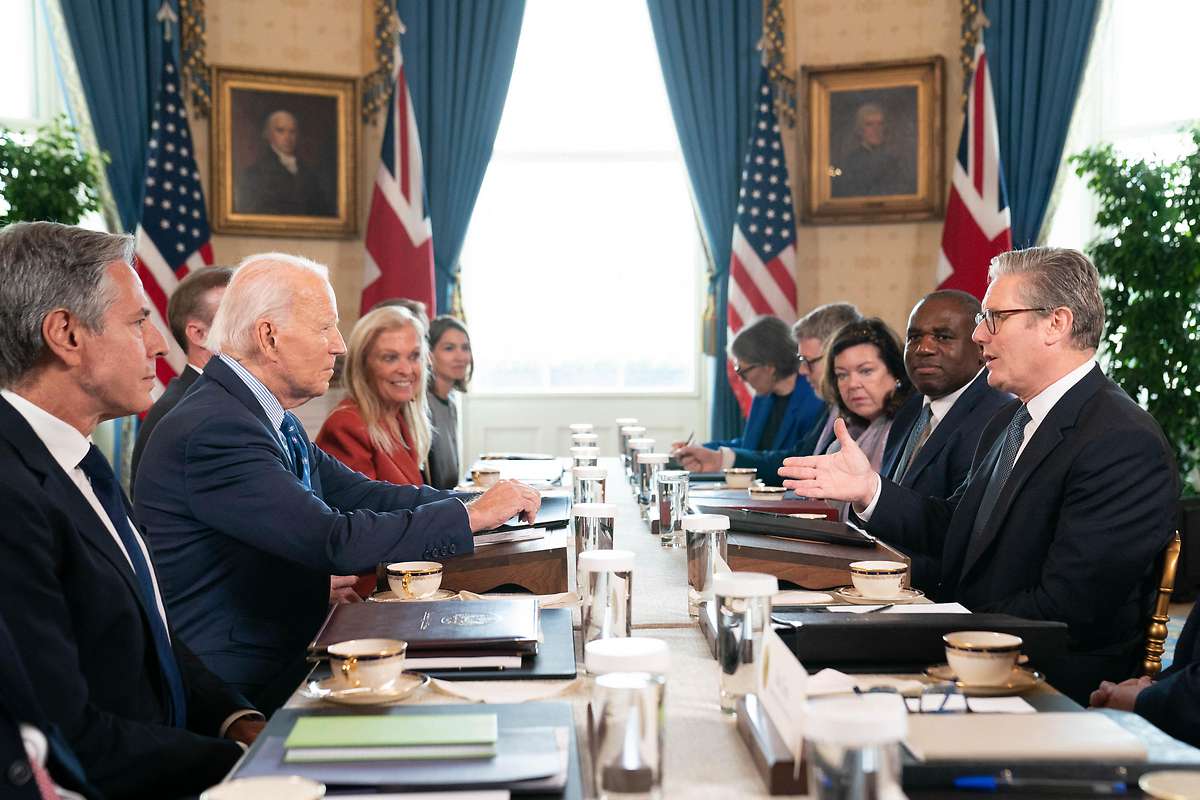 Starmer and Biden Discuss Ukraine, No Decision on Western Weapons