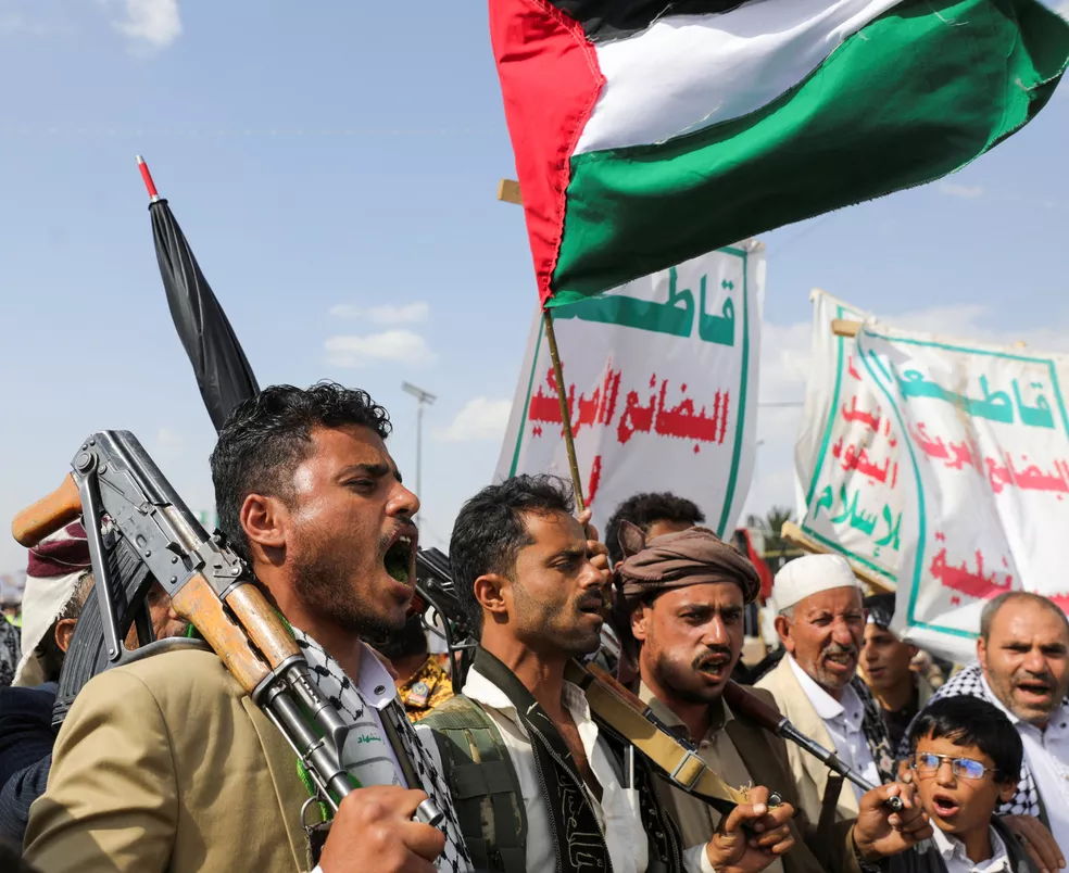 Yemen's Houthis Launch Missile Attack on Central Israel in Support of Gaza