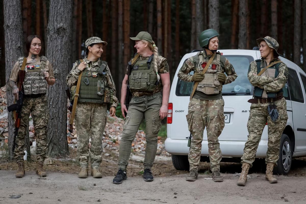 Ukrainian Women Volunteers Train to Shoot Down Russian Drones in Bucha