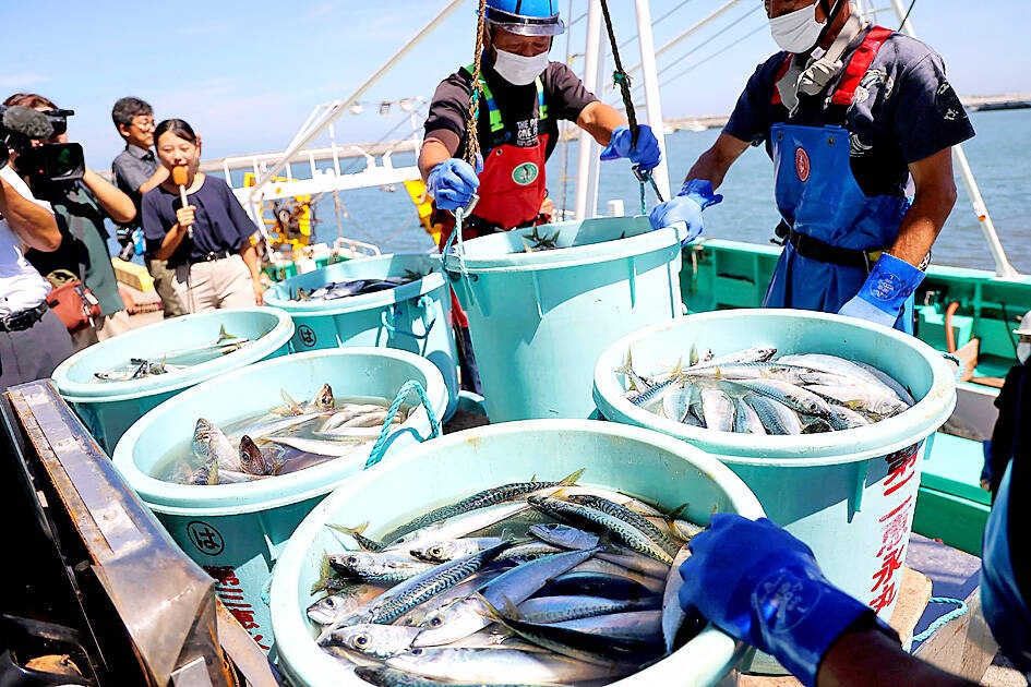 China to gradually resume seafood imports from Japan following Fukushima dispute