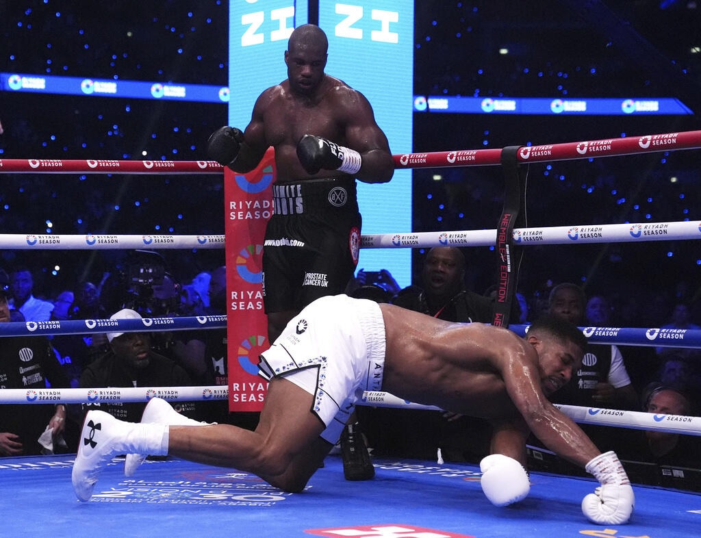 Daniel Dubois defeats Anthony Joshua in IBF heavyweight title fight