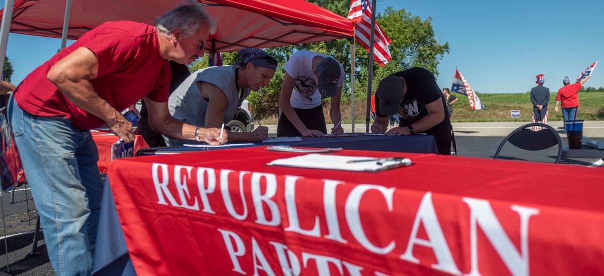 Republicans outpace democrats in voter registrations in key swing states